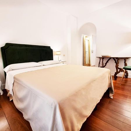 Charme & Chic San Giacomo Rome Extérieur photo